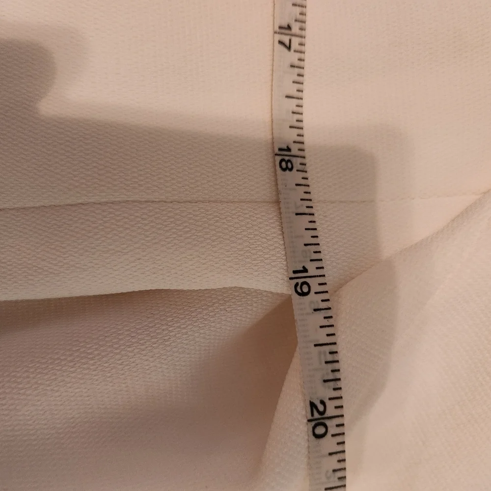Elegant Maje White Blazer Open front v Neck Fashion. Layering